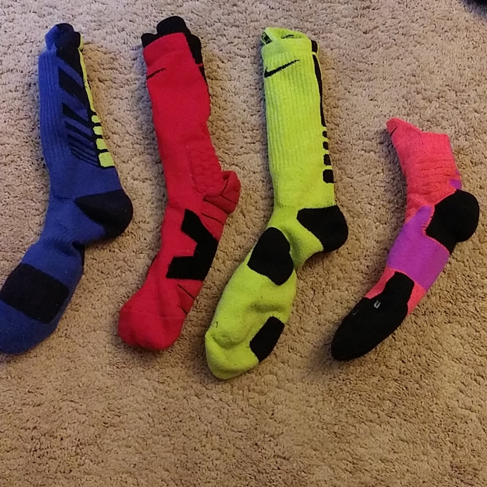 4 pack of Nike socks